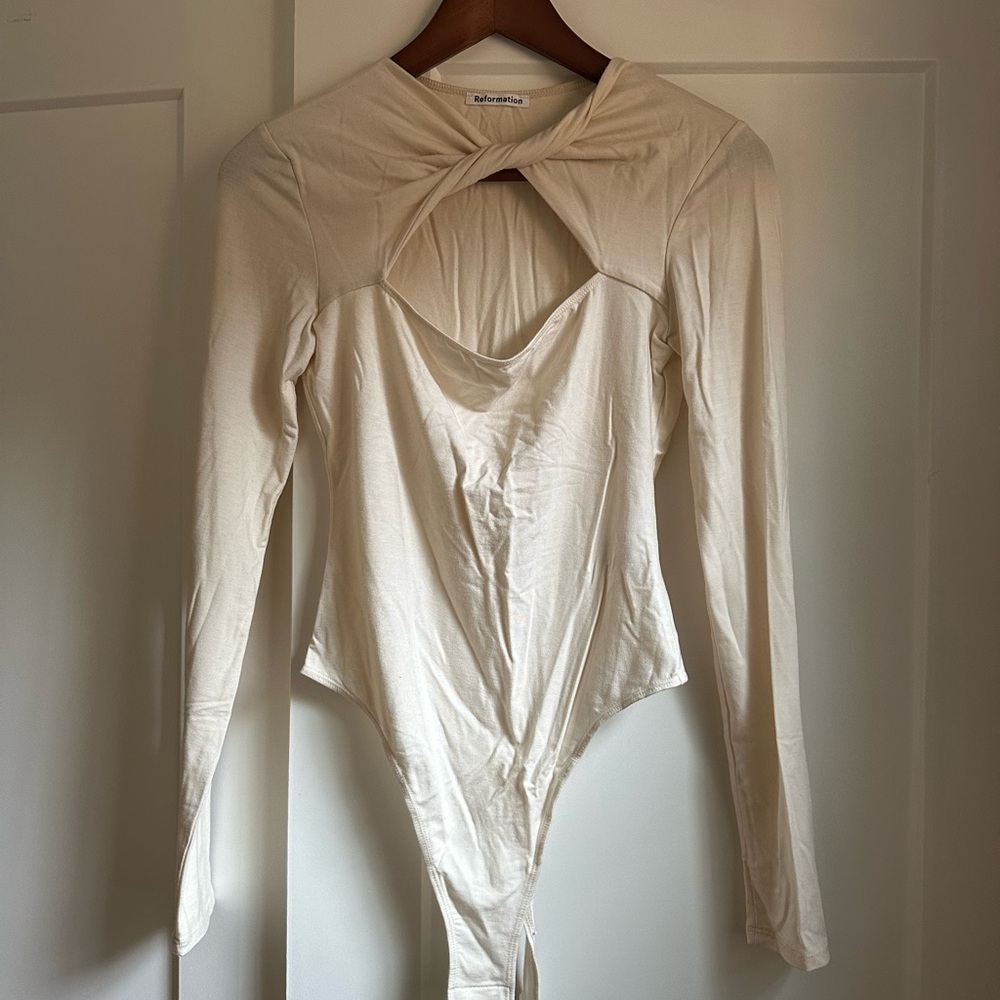 NWOT Reformation Ivory Twist-Front Rylen Bodysuit XS